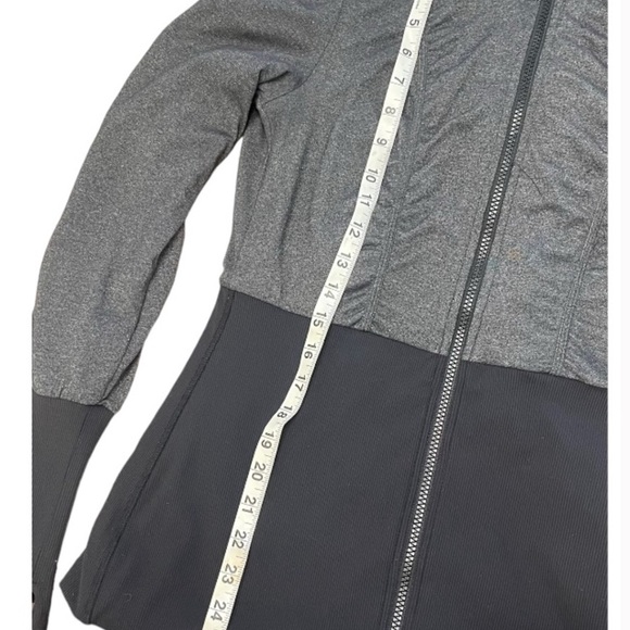 Lululemon Reversible Dance Studio Zip Up Jacket Sz 6 pre loved - Picture 4 of 13